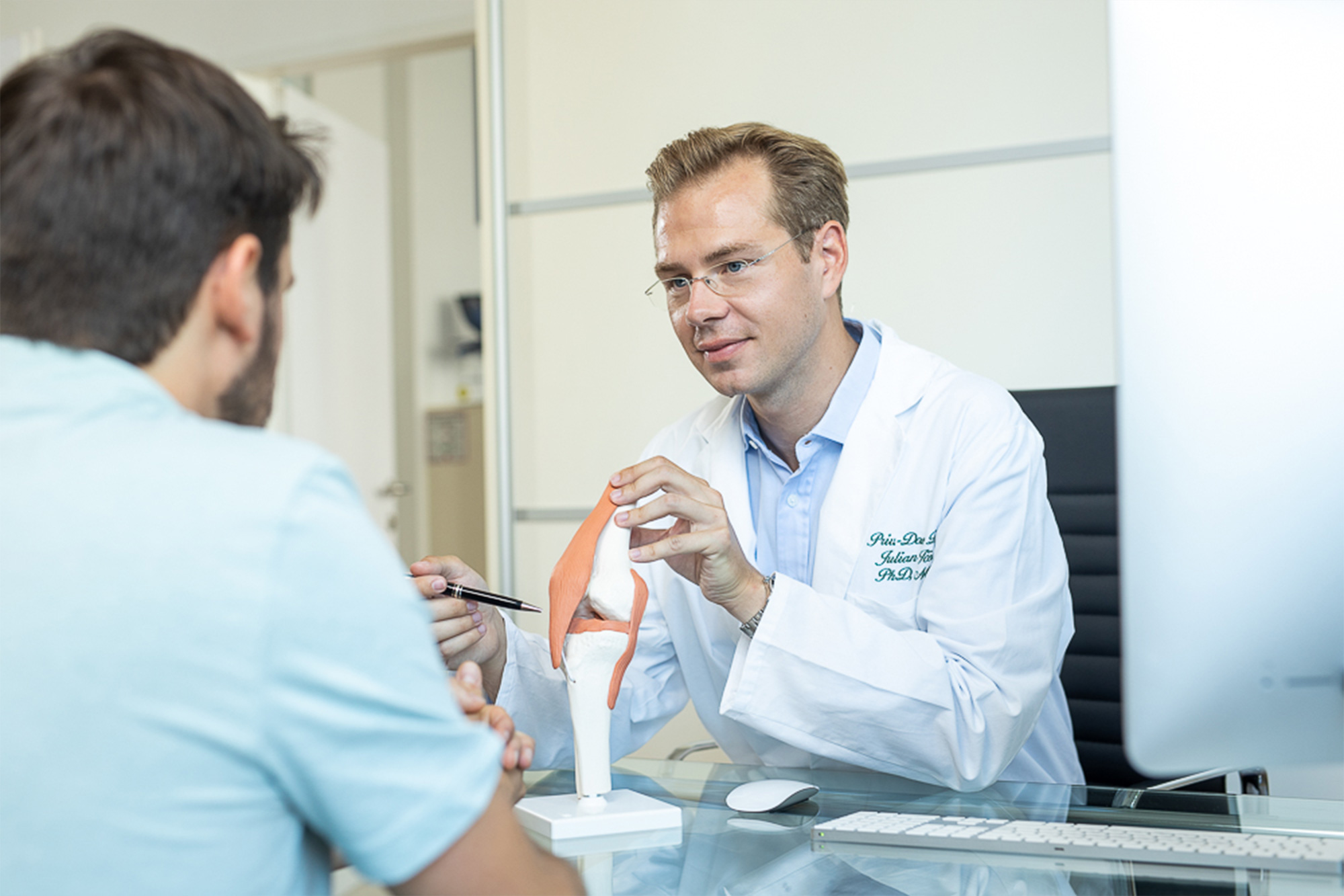 Kreuzband Spezialist Priv.- Doz. Dr. Julian Jöstl, PhD, MSc.