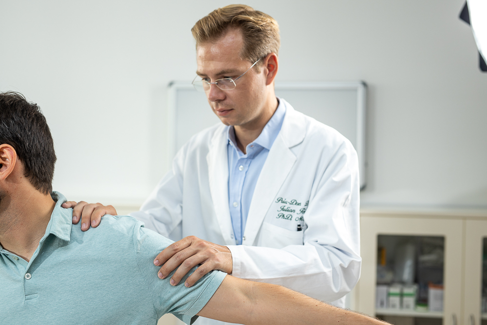 Schulterbehandlung Dr. Julian Jöstl